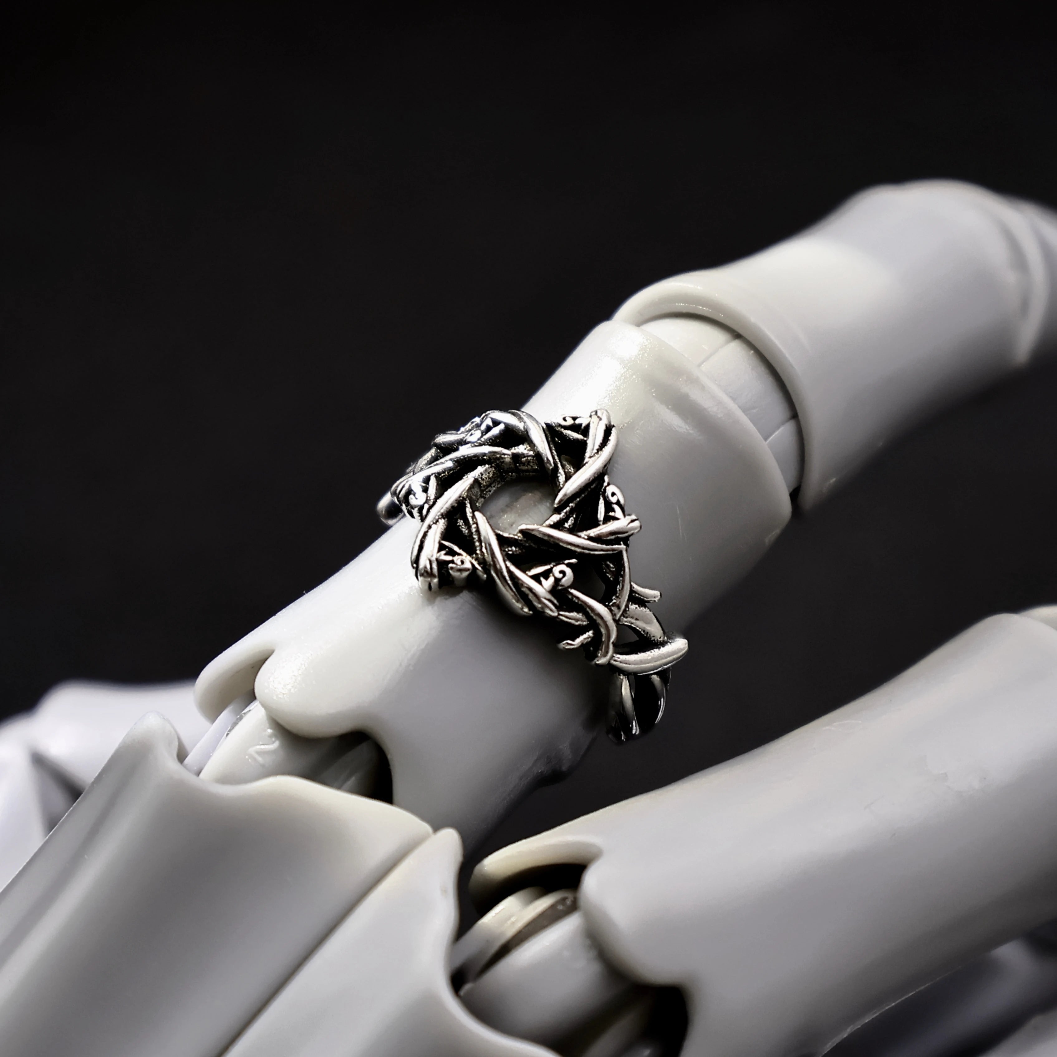 Retro Thorny Vines Star Adjustable Open Ring