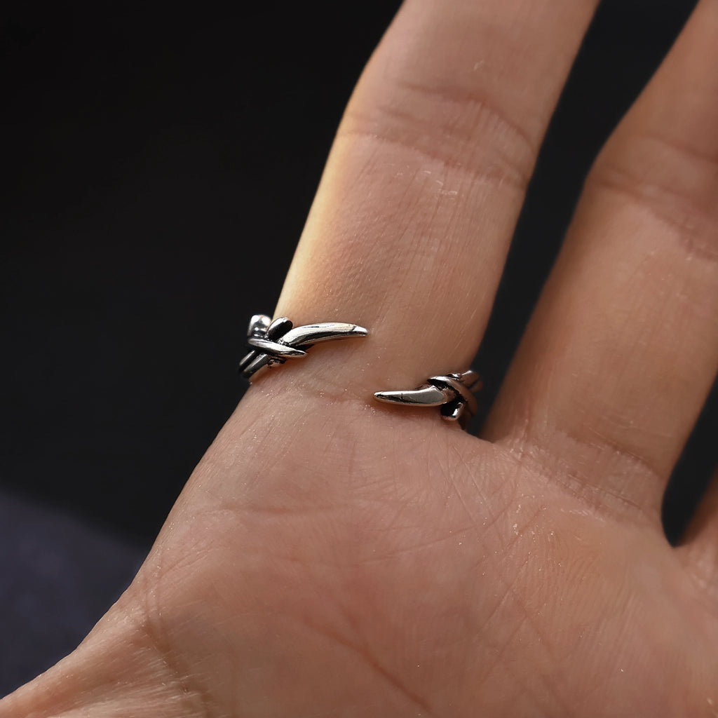 Retro Thorny Vines Star Adjustable Open Ring