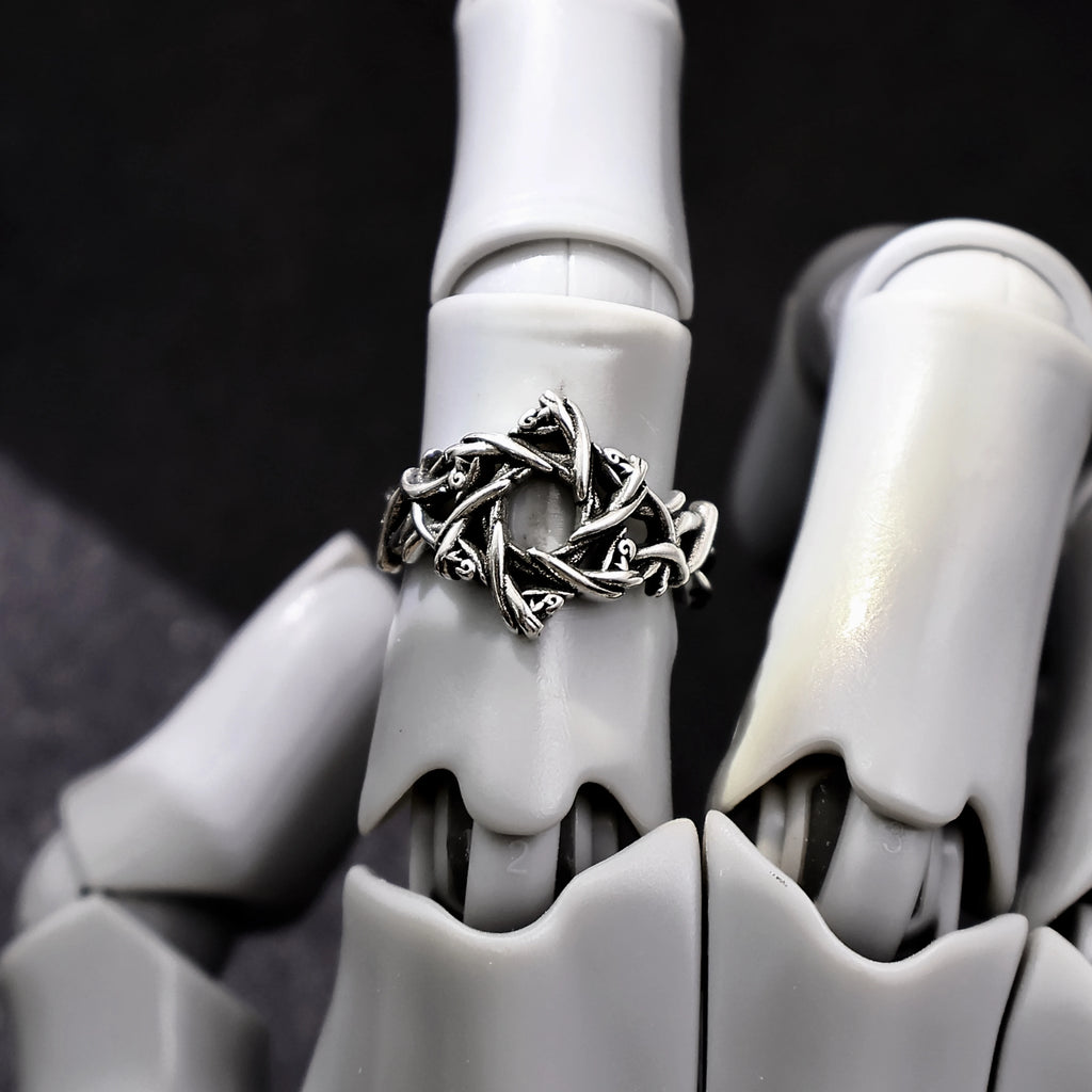 Retro Thorny Vines Star Adjustable Open Ring